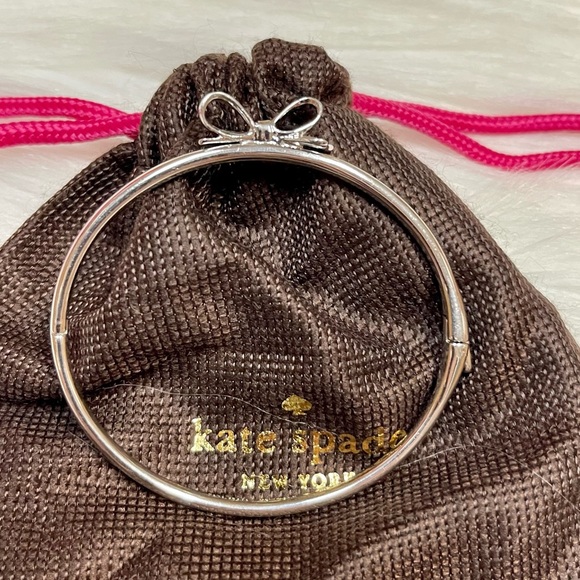KATE ♠️ SPADE SILVER BOW PUSH BUTTON BANGLE NWOT - Picture 11 of 11